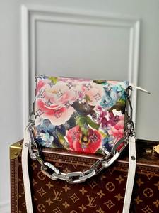 LV Handbags 852